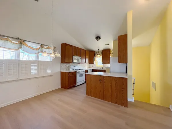 $2,250 | 2611 Cedar Glade Drive, Unit 201, Naperville, IL 60564