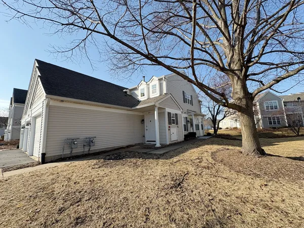 $2,250 | 2611 Cedar Glade Drive, Unit 201, Naperville, IL 60564