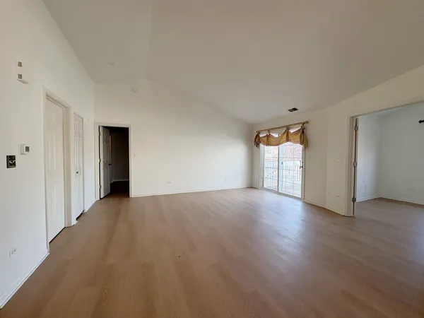 $2,250 | 2611 Cedar Glade Drive, Unit 201, Naperville, IL 60564