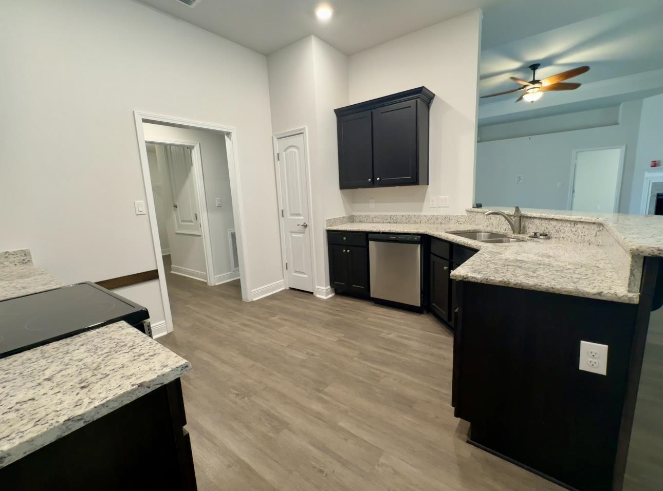 2481 Cherrywood Drive Foley, AL 36535 - Photo 9 of 36 Kitchen