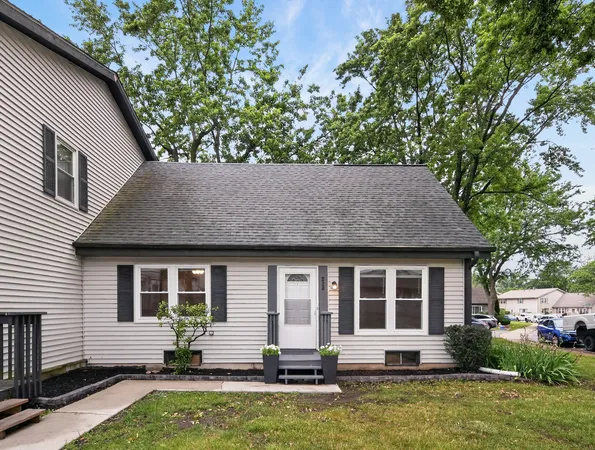 $245,000 | 228 Dakota Court, Unit A, Bolingbrook, IL 60440