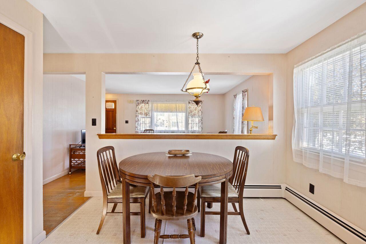 7 Captain Thomas Road Ogunquit, ME 03907 - Photo 11 of 36 Dining Area