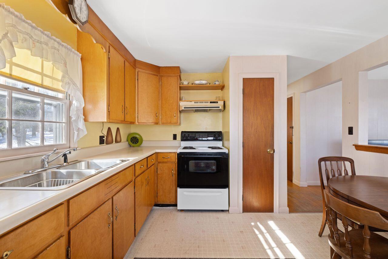 7 Captain Thomas Road Ogunquit, ME 03907 - Photo 13 of 36 Kitchen