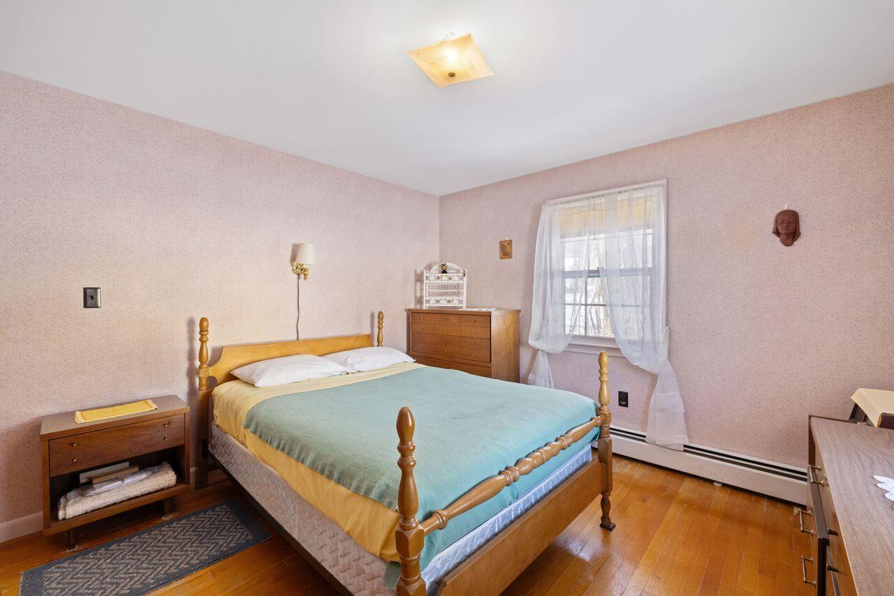 7 Captain Thomas Road Ogunquit, ME 03907 - Photo 14 of 36 Bedroom 1