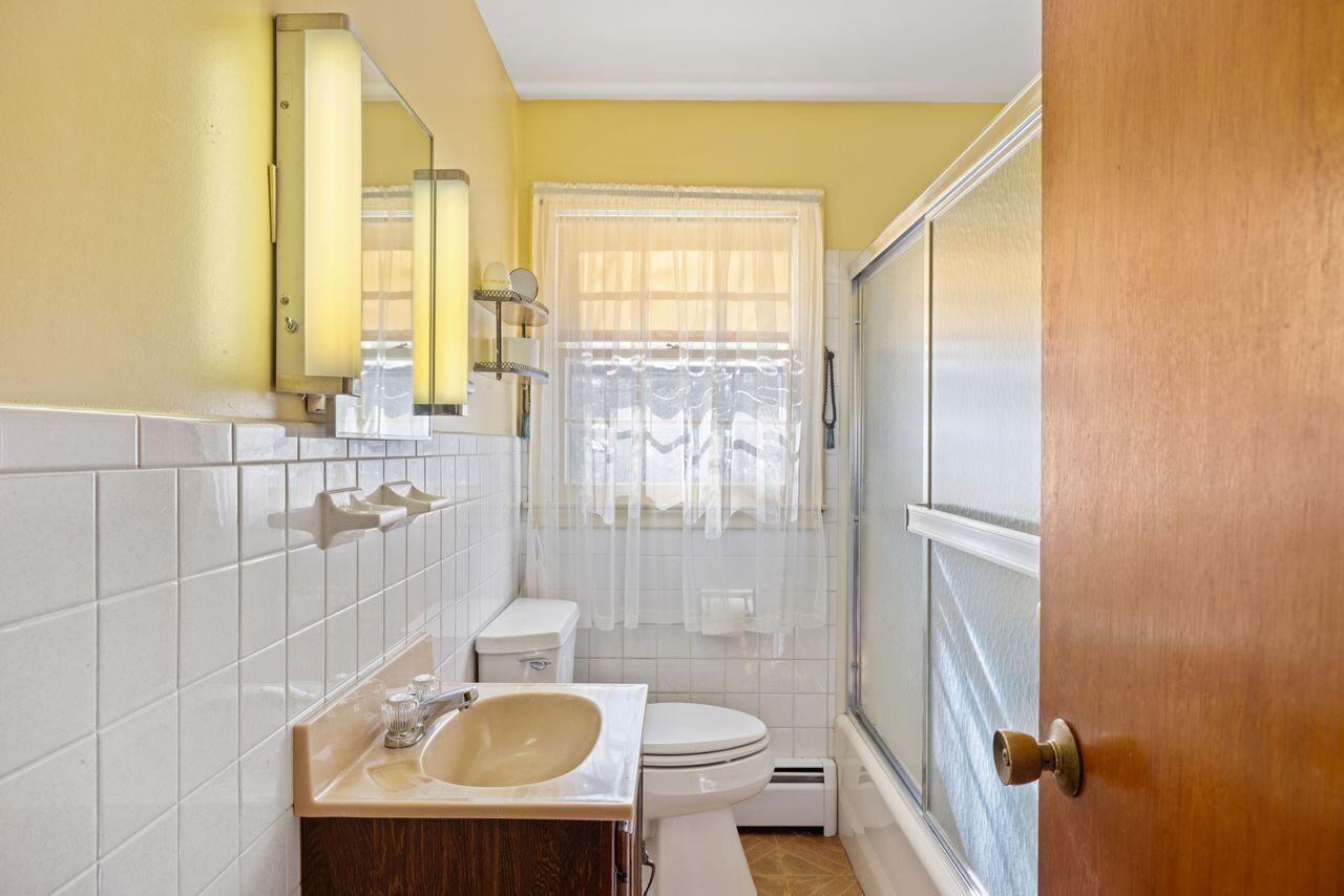 7 Captain Thomas Road Ogunquit, ME 03907 - Photo 20 of 36 Bathroom 1