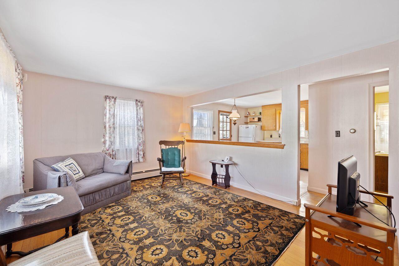 7 Captain Thomas Road Ogunquit, ME 03907 - Photo 5 of 36 Living Room