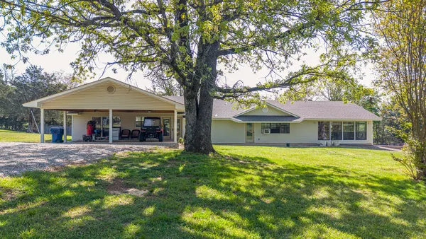 $575,000 | 13094 North Highway 348, Mountainburg, AR 72946