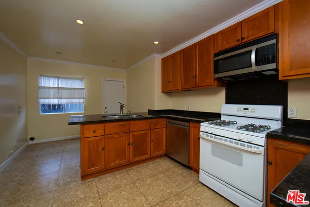 $770,000 | 2003 West 66th Street, Los Angeles, CA 90047