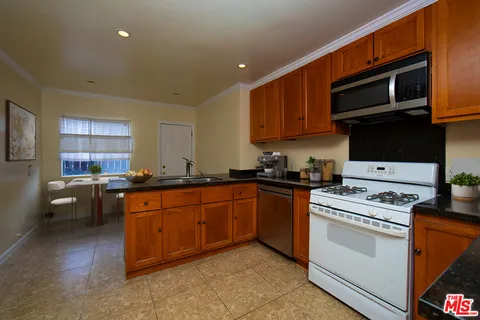 $770,000 | 2003 West 66th Street, Los Angeles, CA 90047