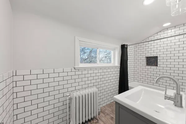 $459,000 | 362 1/2 River Bluff Road, Elgin, IL 60120