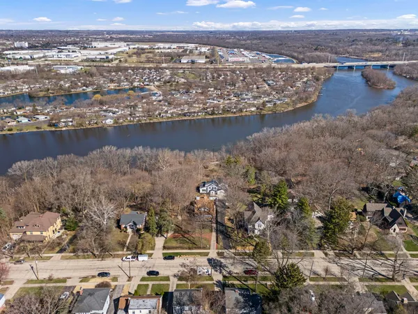 $459,000 | 362 1/2 River Bluff Road, Elgin, IL 60120