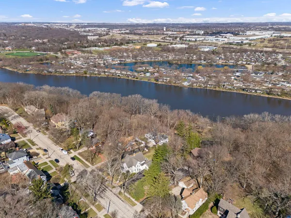 $459,000 | 362 1/2 River Bluff Road, Elgin, IL 60120
