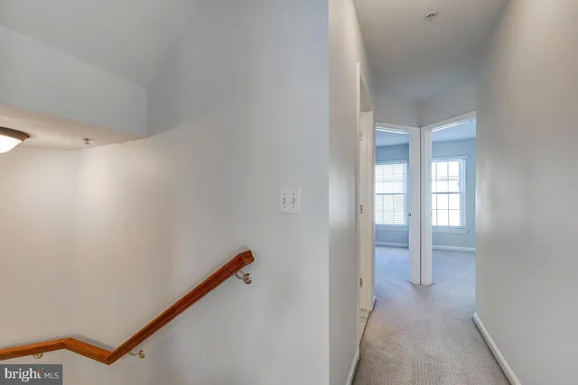 a view of empty room with window