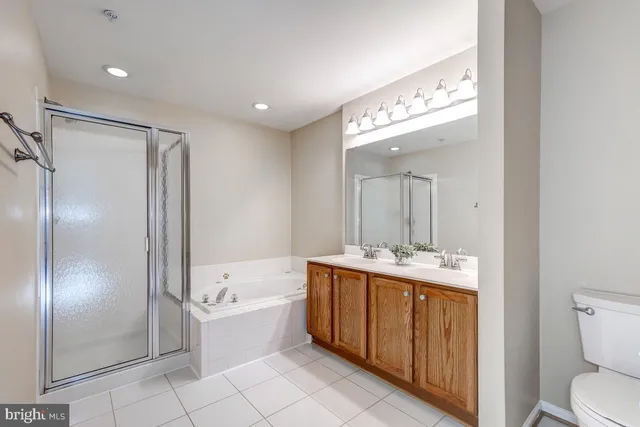 a view of a livingroom with furniture