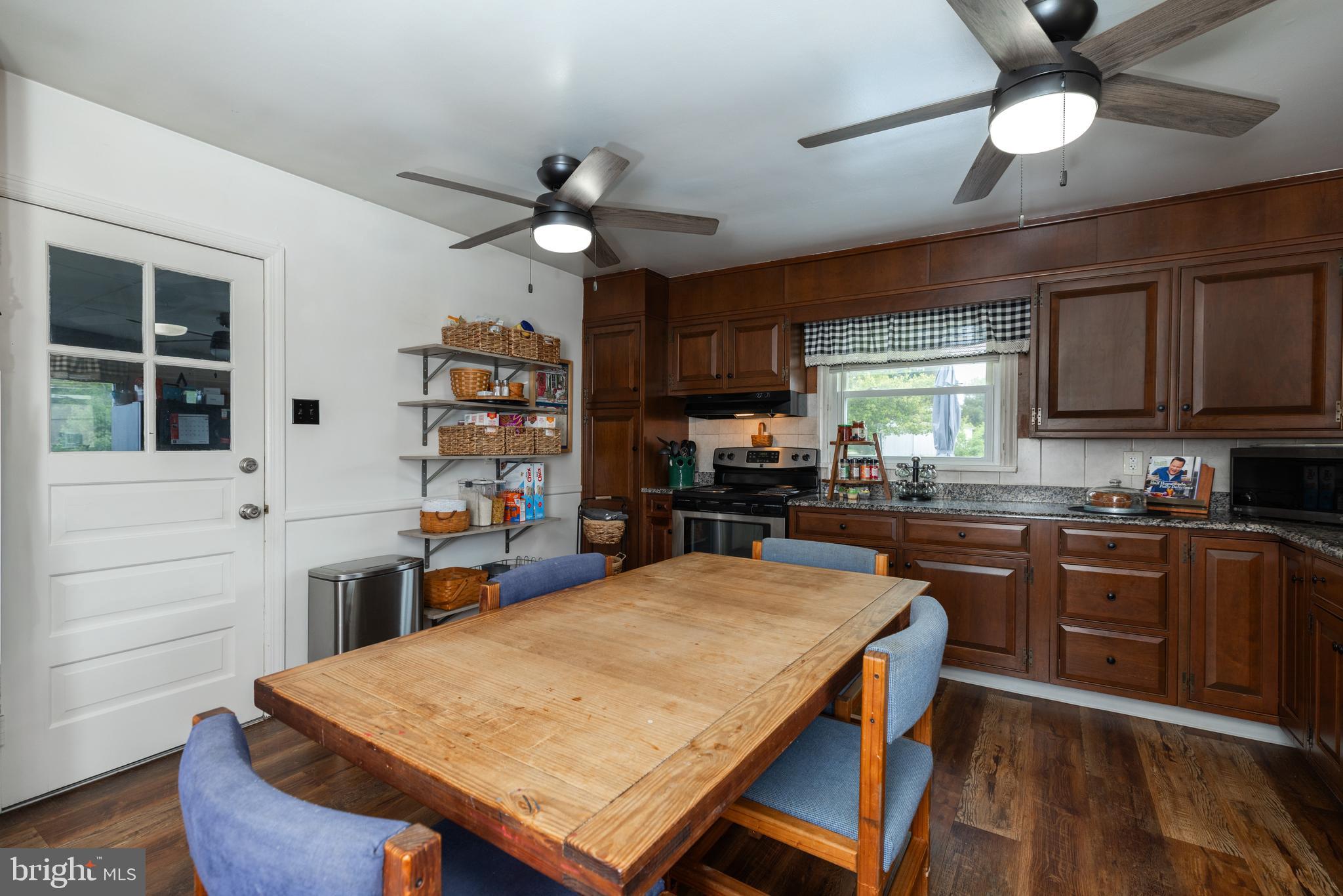 913 Aldon Road Claymont, DE 19703 - Photo 4 of 26