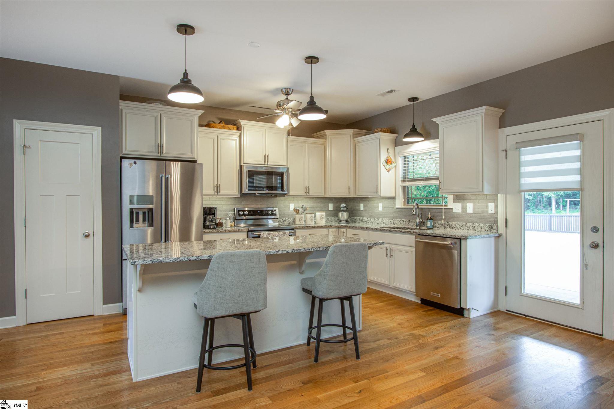425 Reedy Fork Road Greenville, SC 29605 - Photo 3 of 36