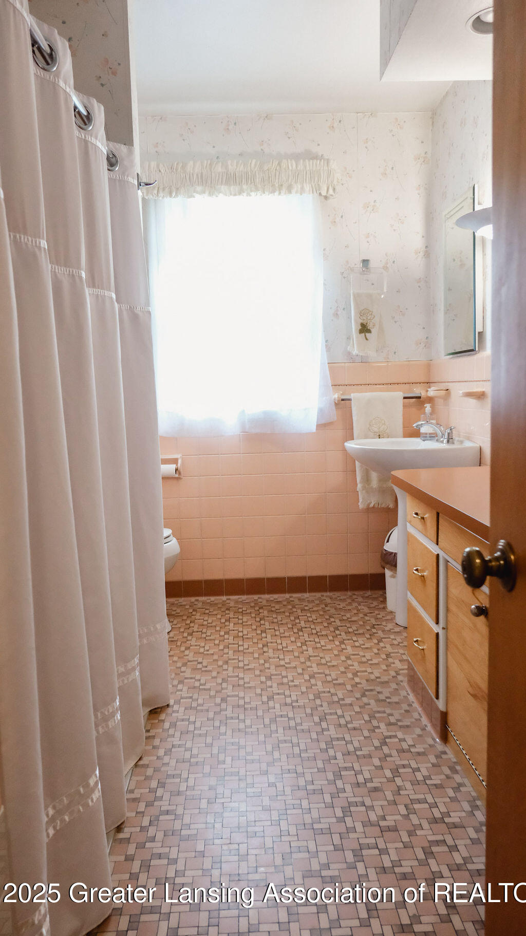 1717 Wellington Road Lansing, MI 48910 - Photo 26 of 57 LenonJamesPhoto27