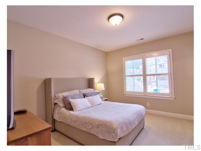 7916 Longleaf Branch Court Raleigh, NC 27612 - Photo 21 of 25 Second floor bedroom has en-suite full bath and walk-in closet.