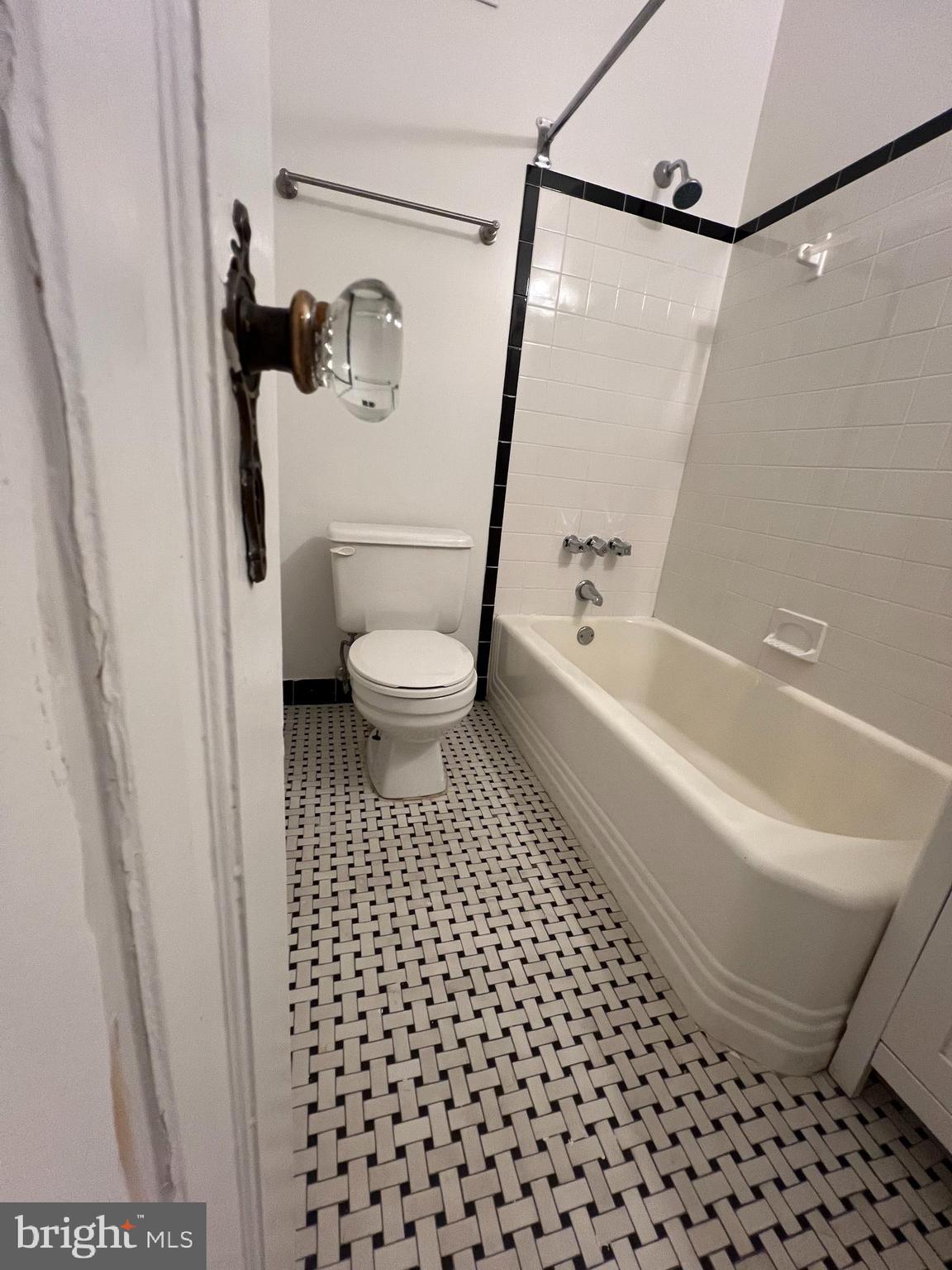 221 Ridgemede Road, Unit 302 Baltimore, MD 21210 - Photo 14 of 32