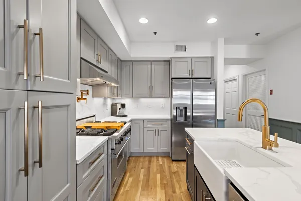 $1,599,000 | 94 Clinton Street, Unit 3C, Hoboken, NJ 07030