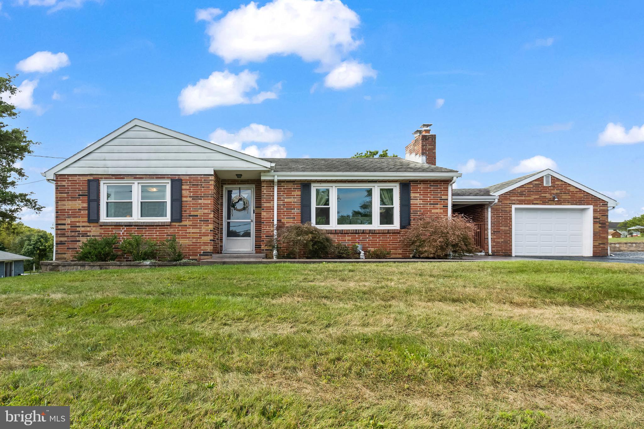 854 Braeburn Road Elizabethtown, PA 17022 - Photo 1 of 31 Gallery Image 1