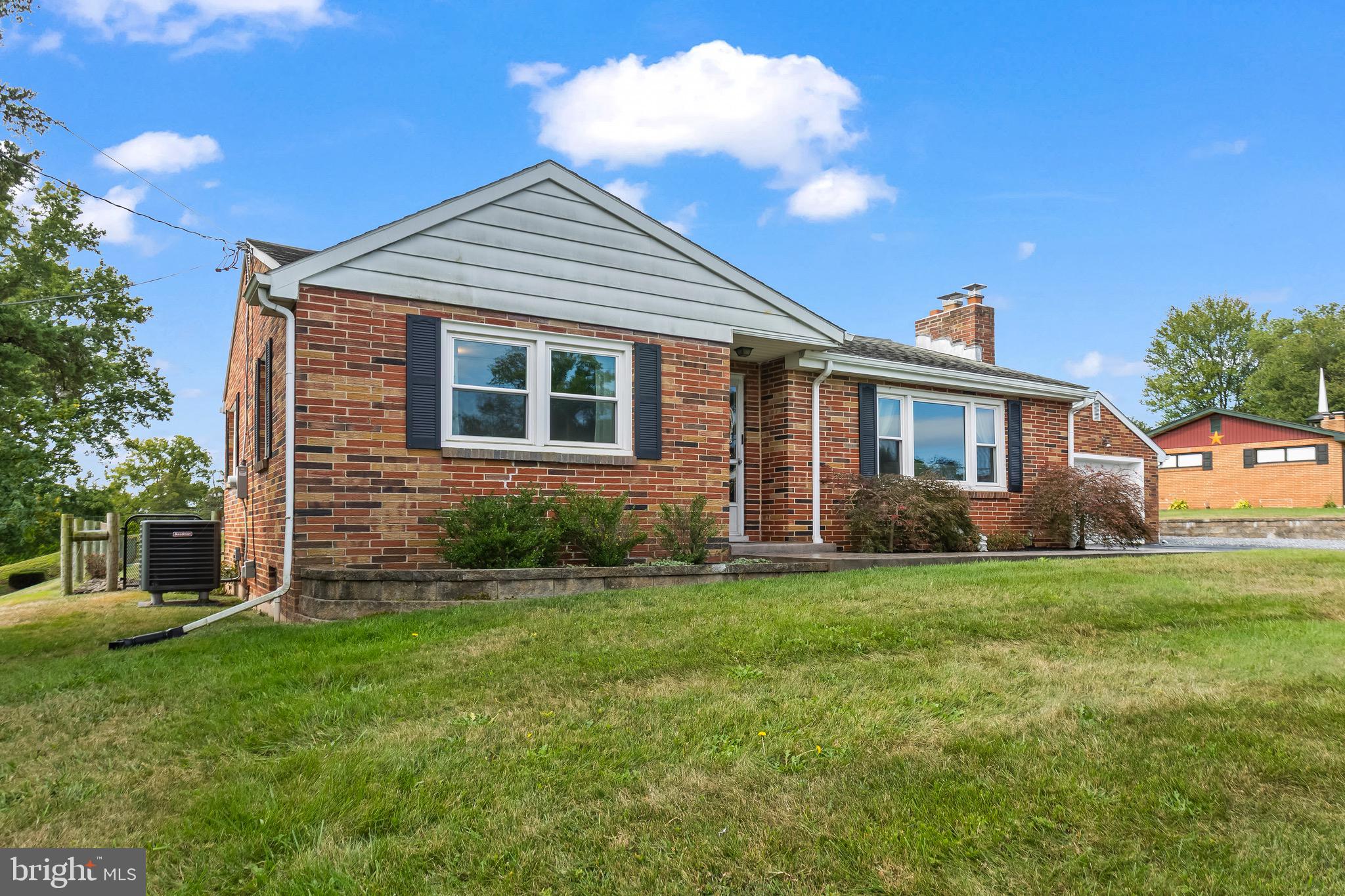 854 Braeburn Road Elizabethtown, PA 17022 - Photo 2 of 31 Gallery Image 2