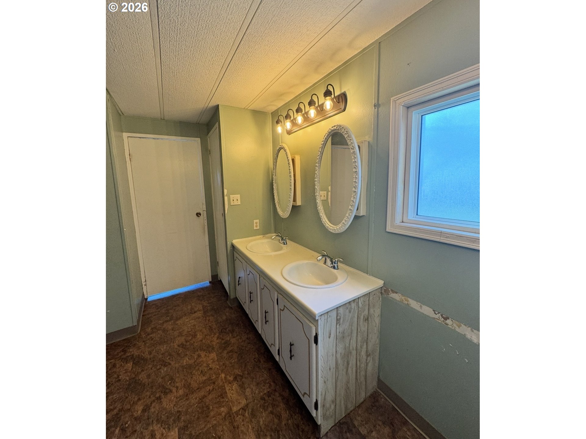 74593 Depot Lane Irrigon, OR 97844 - Photo 21 of 28 a bathroom with a mirror a sink and a mirror