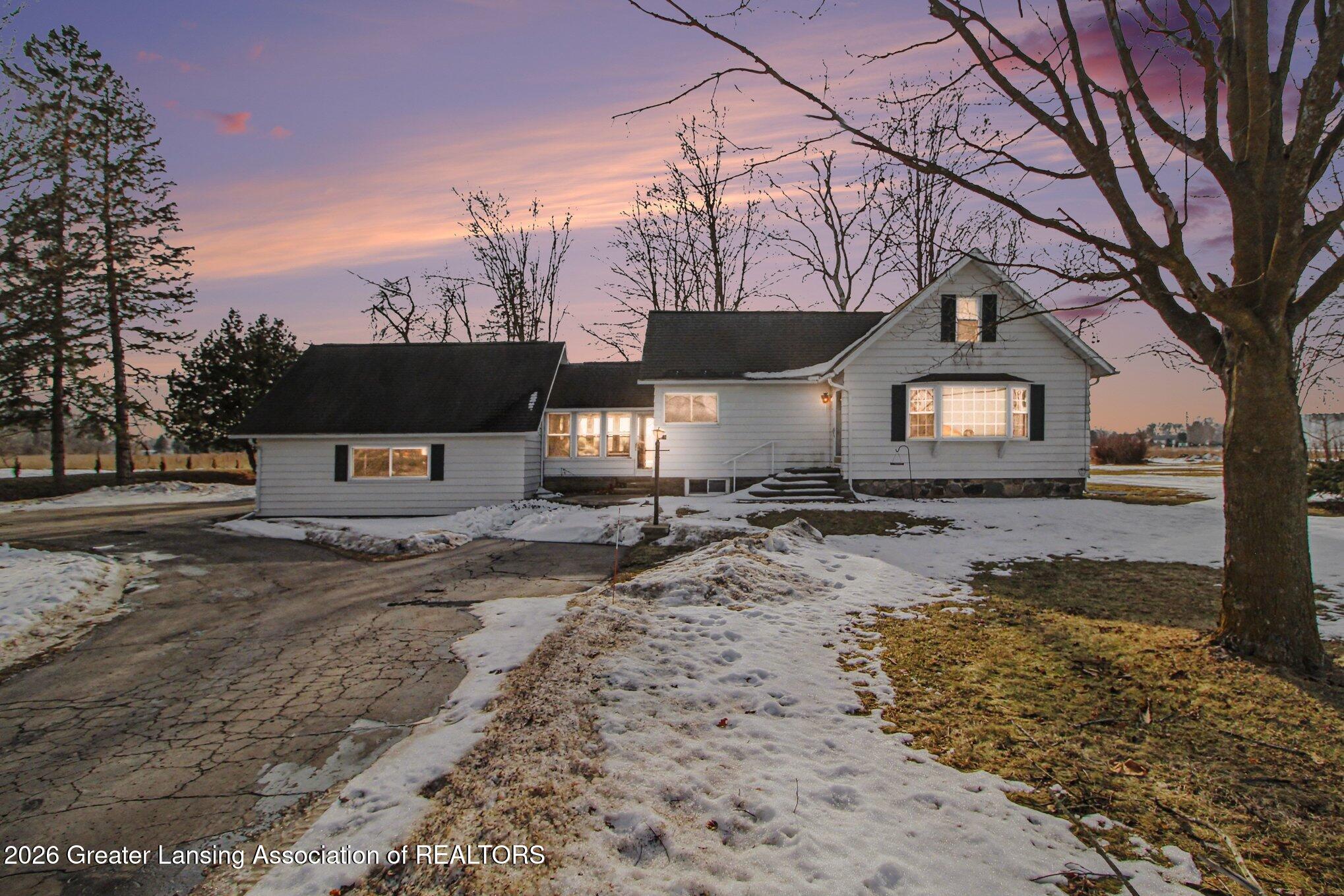 6819 Brooklyn Road Jackson, MI 49201 - Photo 1 of 22 Front