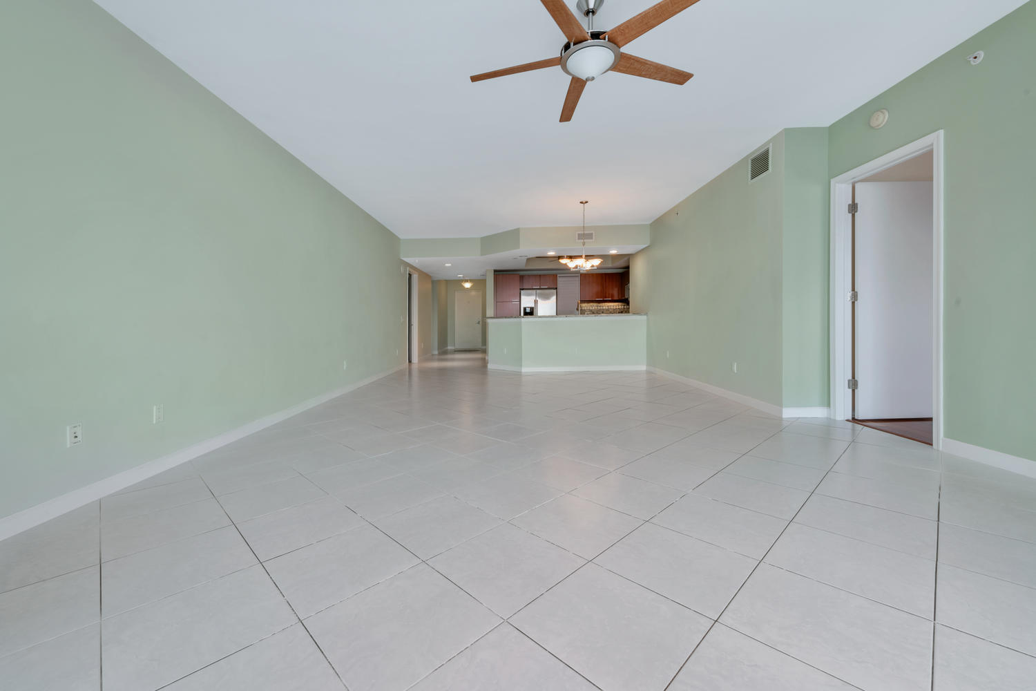 2640 Lake Shore Drive, Unit 1011 Riviera Beach, FL 33404 - Photo 6 of 60 a view of a livingroom with a ceiling fan and window