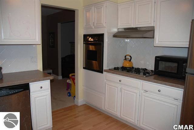 940 Glencoe Road Alma, MI 48801 - Photo 8 of 25 1773309-7.JPG