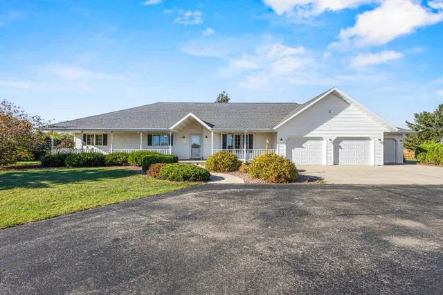 $549,900 | W1878 Hillside Drive, Pulaski, WI 54162