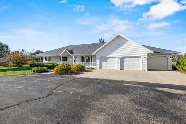 $549,900 | W1878 Hillside Drive, Pulaski, WI 54162