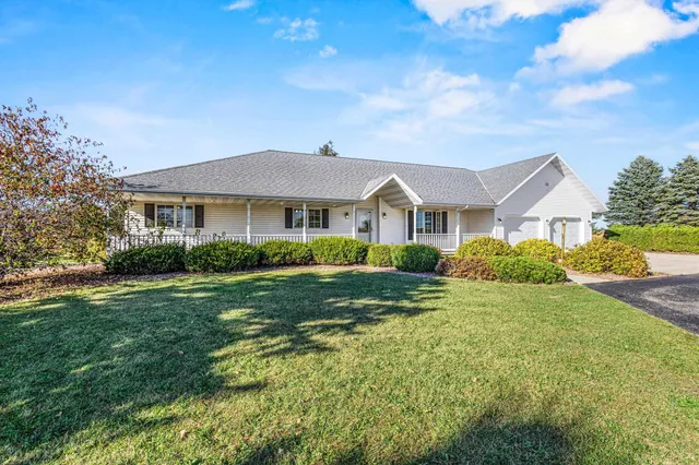 $549,900 | W1878 Hillside Drive, Pulaski, WI 54162