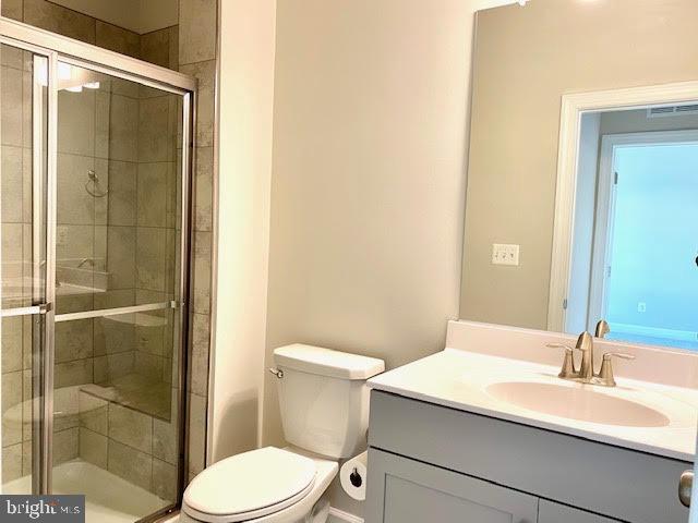 22538 Foundation Drive Ashburn, VA 20148 - Photo 28 of 33 Upgraded Full Bath on 4th Floor