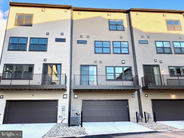 22538 Foundation Drive Ashburn, VA 20148 - Photo 32 of 33 Exterior Rear - 2 car garage + driveway spots!