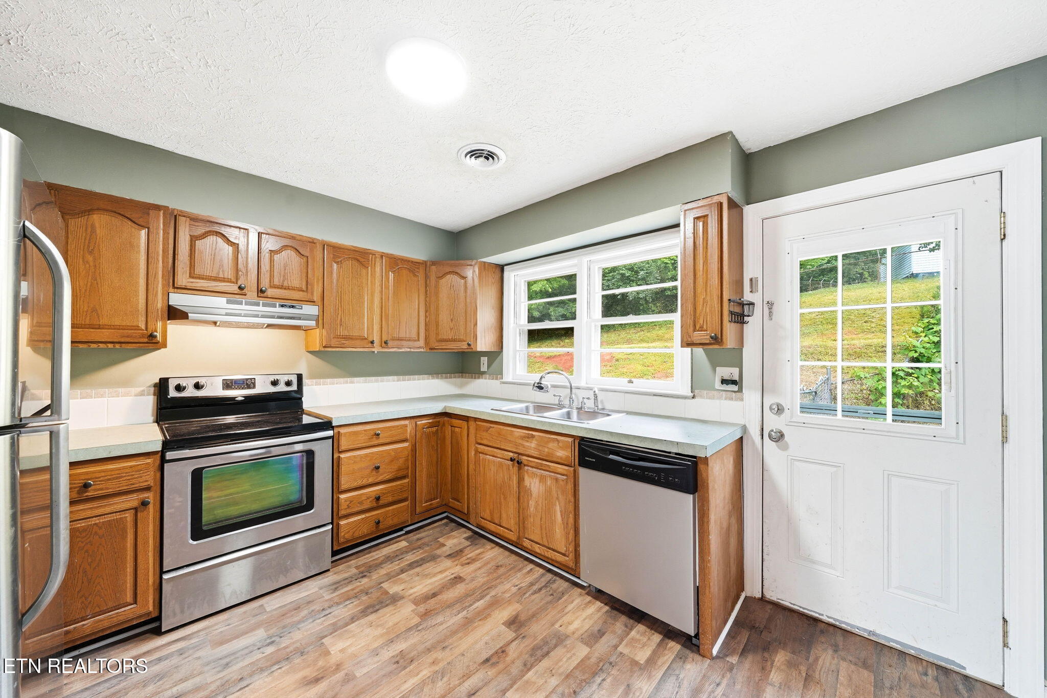 415 Parker Road Morristown, TN 37813 - Photo 6 of 20 20-web-or-mls-415 Parker Road-9