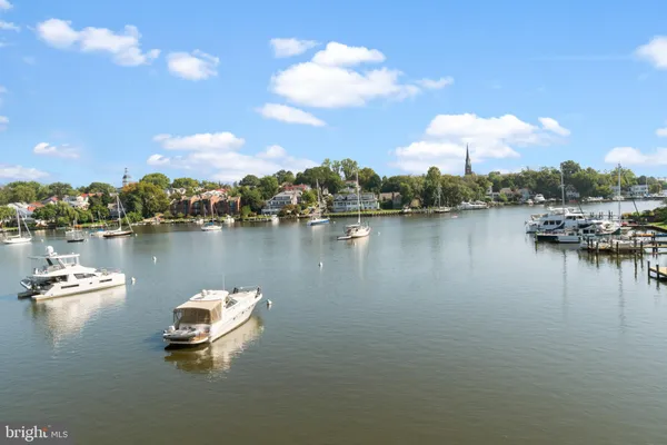 $975,000 | 15 President Point Drive, Unit B2, Annapolis, MD 21403