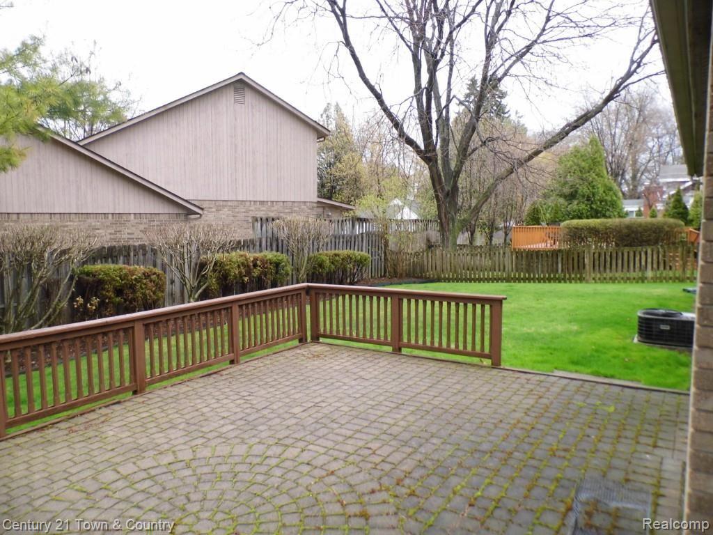 650 Vernier Road Grosse Pointe, MI 48236 - Photo 15 of 16