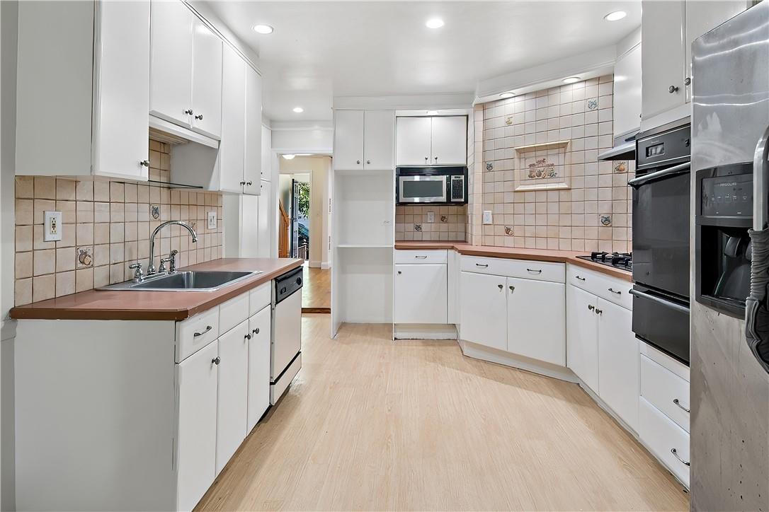 3121 Corlear Avenue Bronx, NY 10463 - Photo 4 of 28