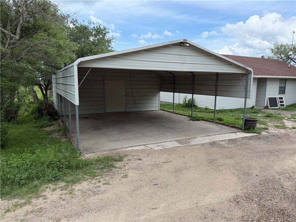 121 Lauryn Street Three Rivers, TX 78071 - Photo 2 of 11