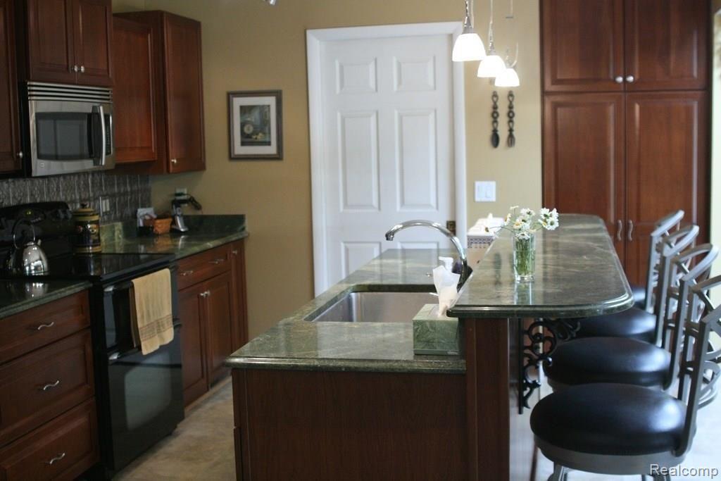 26432 Springland Street Farmington, MI 48334 - Photo 13 of 34