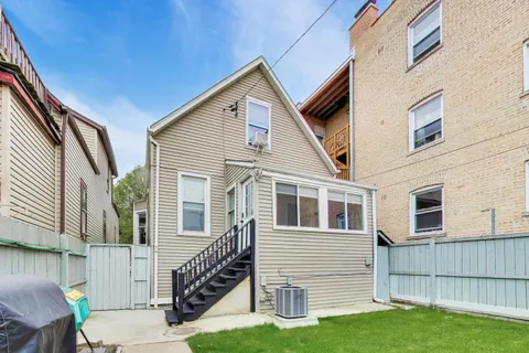 a view of house with a yard