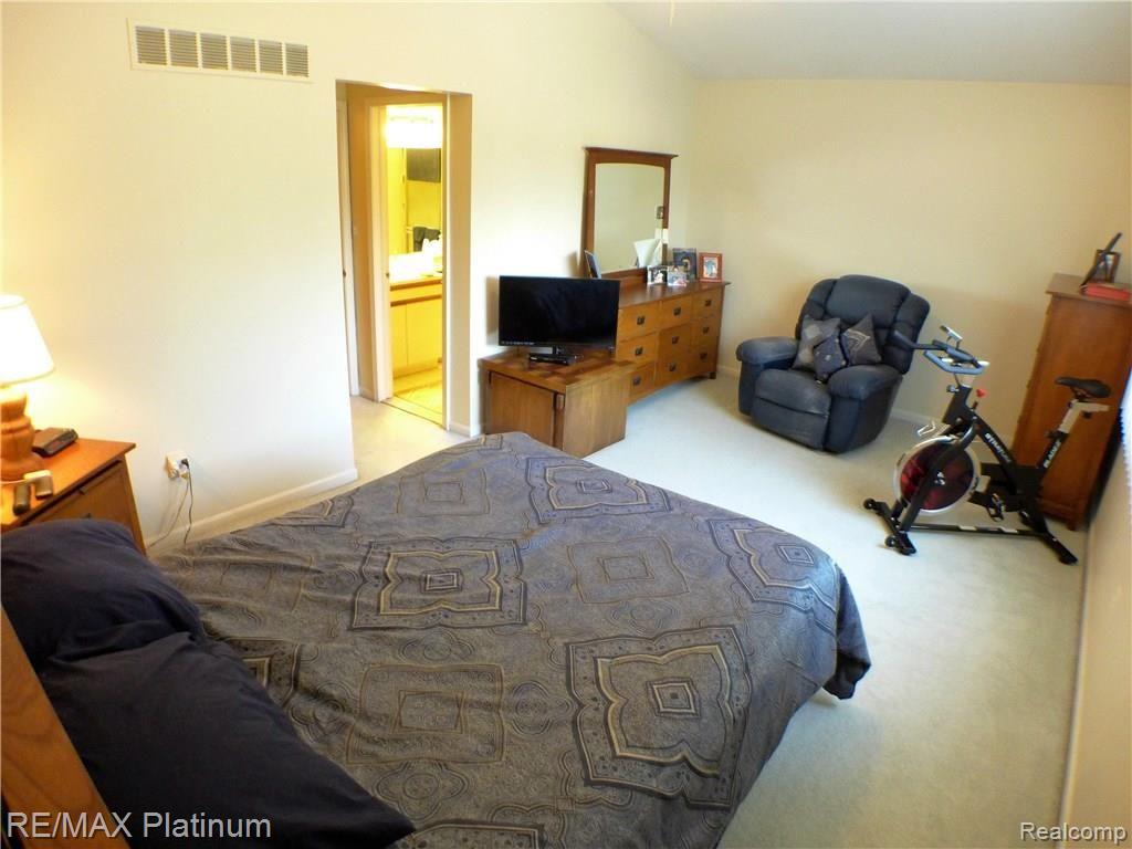922 Ridge Court, Unit 130 Brighton, MI 48116 - Photo 19 of 29 P1040741.JPG