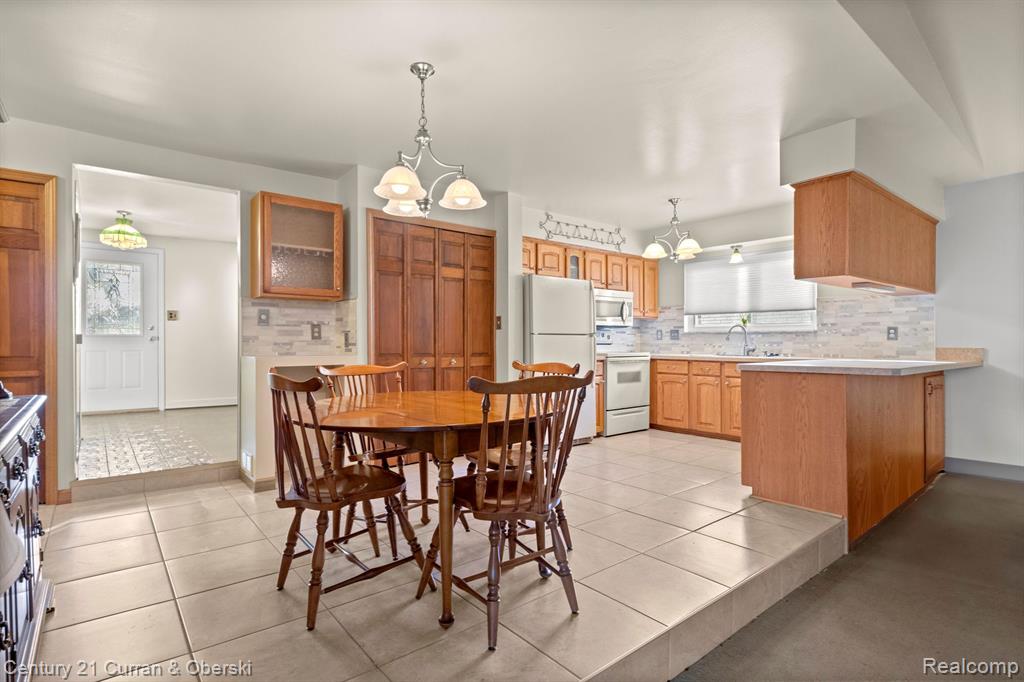 21648 Hall Road Woodhaven, MI 48183 - Photo 8 of 28