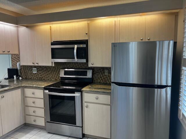 4701 Roxbury Court Boynton Beach, FL 33436 - Photo 4 of 29 Kitchen