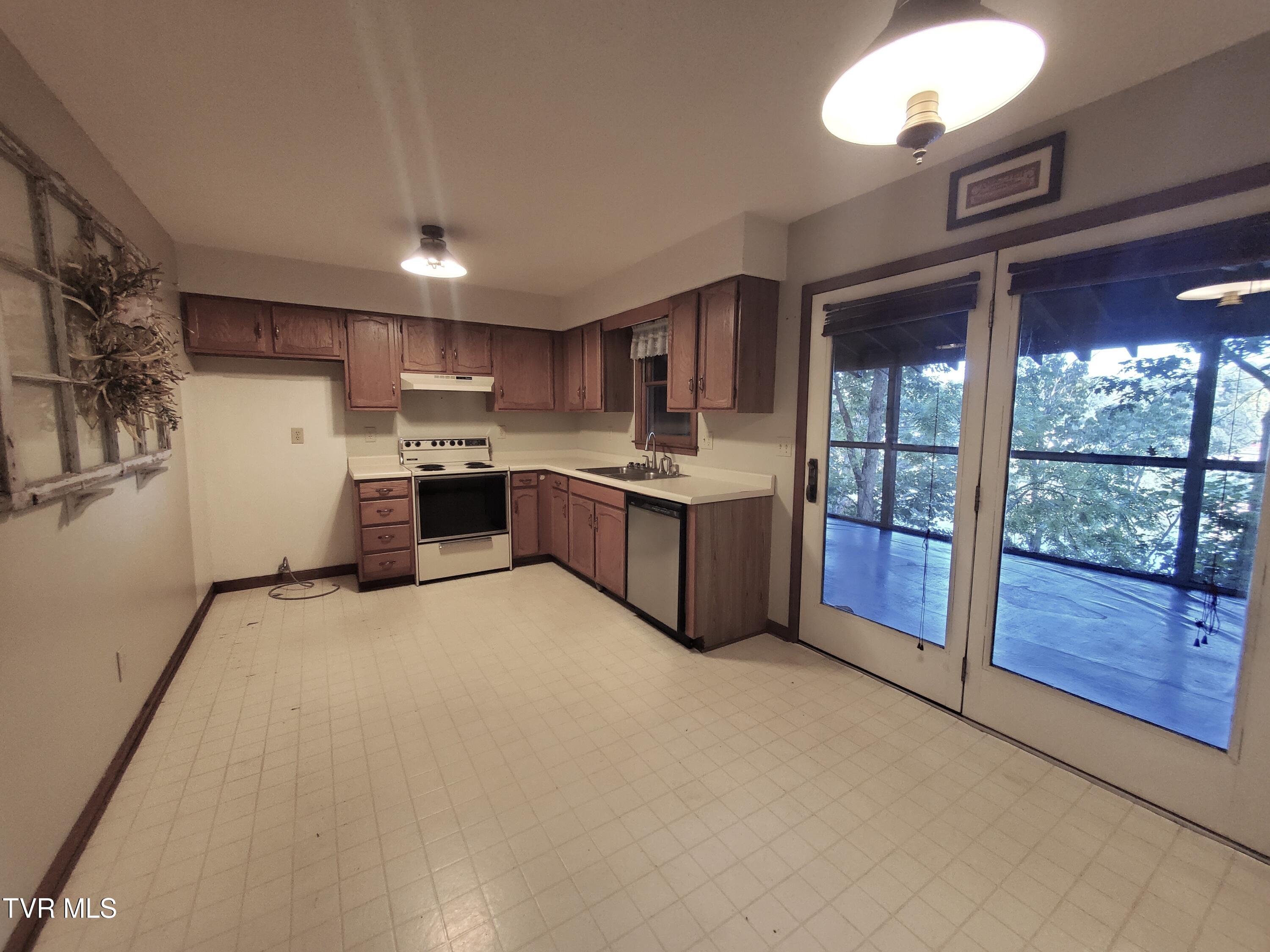 348 River Road, Unit 5C Bluff City, TN 37618 - Photo 6 of 28 20260824_183121