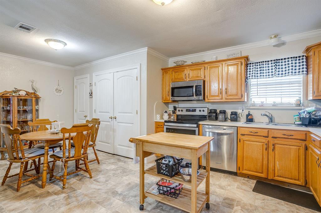 449 Dunlap Avenue Boyd, TX 76023 - Photo 11 of 27