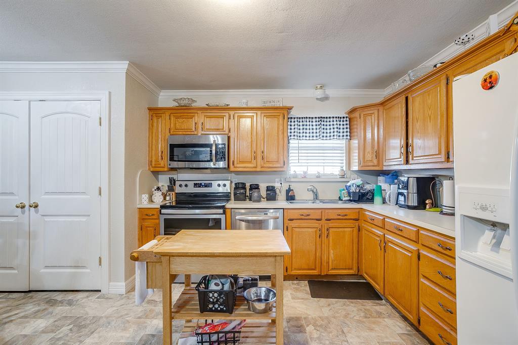 449 Dunlap Avenue Boyd, TX 76023 - Photo 12 of 27