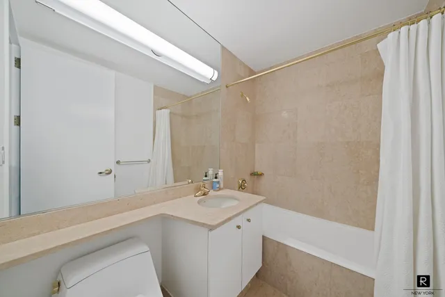 $1,850,000 | 1965 Broadway, Unit 9D | Upper West Side