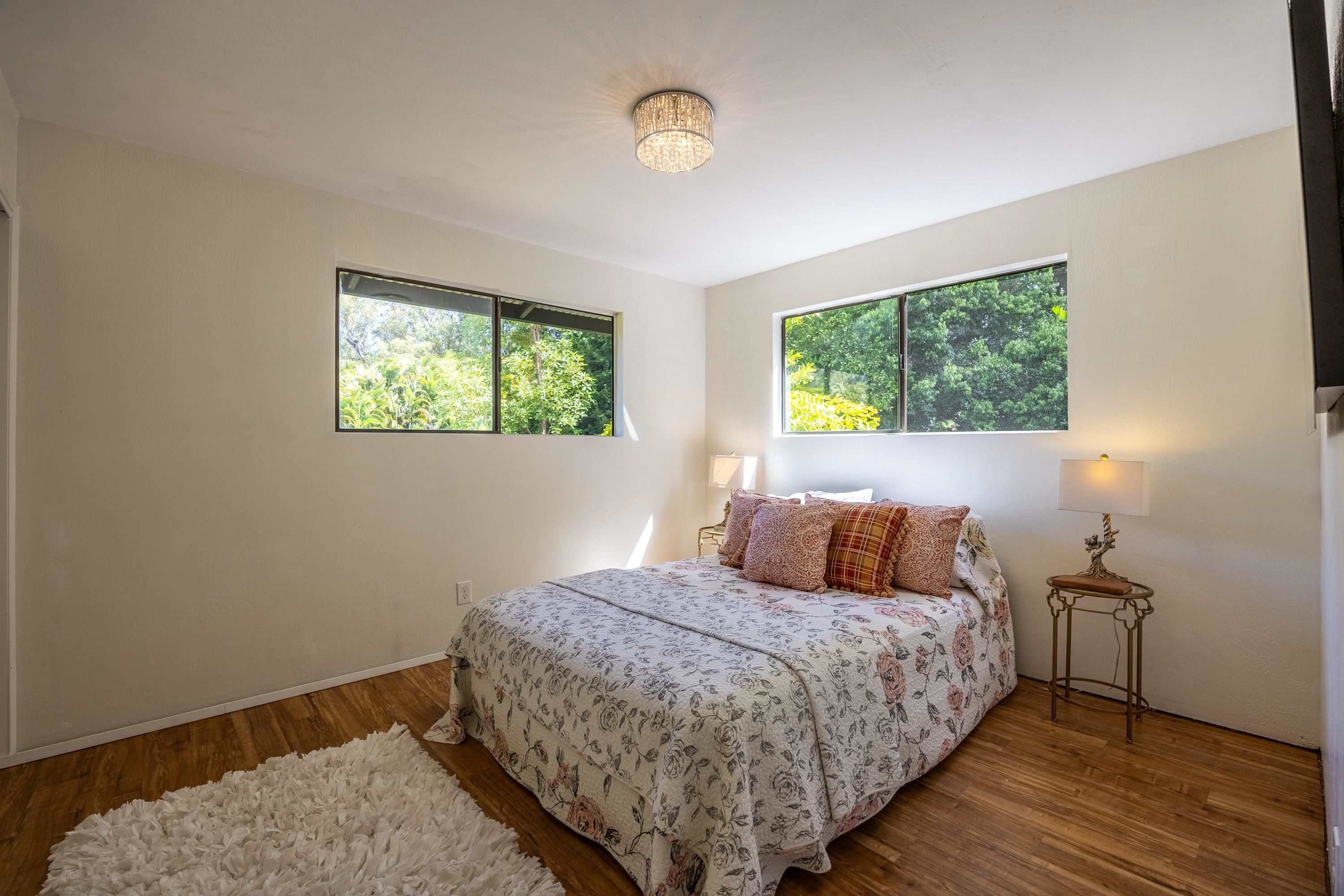 81 Kapuai Road Haiku, HI 96708 - Photo 20 of 50 a bedroom with a bed and a window
